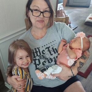 Meet your Posher, Nini